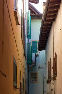 binalar, cepheler, romantik sokaklarda verbania İtalya Ticino'deki/daki oteller