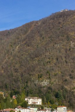 Lakefront mesire Lago Maggiore adlı feribot bahar güneşli gün