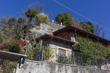 piedmont köy ve göl lago maggiore güzel manzaraya