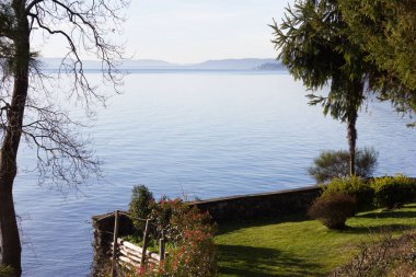 göl, bina ve manzara bahar