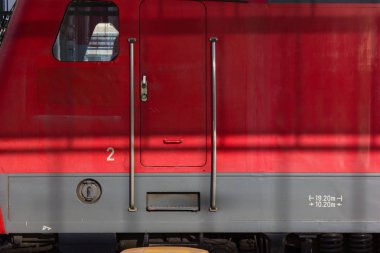 Bina mimari ve insanlar bir acele ve Ayrıntılar için tren tipik İstasyonu