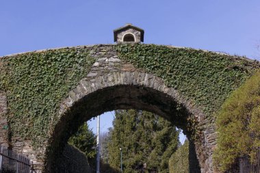 göl, bina ve manzara bahar