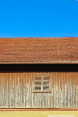 Güney Almanya allgau yaz akşamında sıcak güneşin ile istikrarlı bina cephe