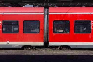 Bina mimari ve insanlar bir acele ve Ayrıntılar için tren tipik İstasyonu