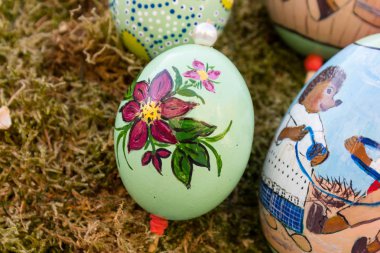 Doğu yumurta handpainted yakınındaki bir Paskalya Çeşme Münih şehir ve stuttgart yakınlarında bir kırsal kırsal köy Market'te