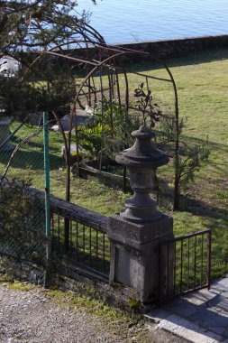 göl, bina ve manzara bahar