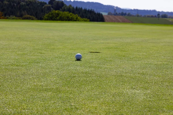 Hrát Golf Letní Den Zelený Trávník Jižní Německá Krajina — Stock fotografie