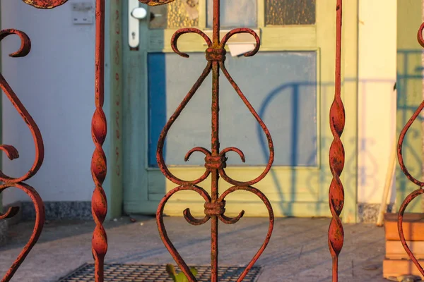 Vintage Eldered Red Fence House Entrance South Germany Allgau Bavarian — Stock Photo, Image