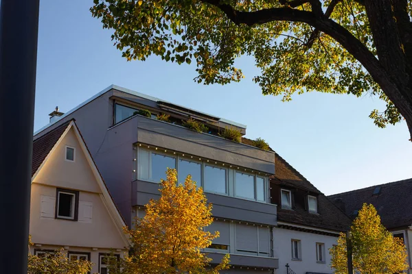Sonbahar Renk Ağaç Şehri Bina Cephe Güney Almanya Yapraklarda — Stok fotoğraf