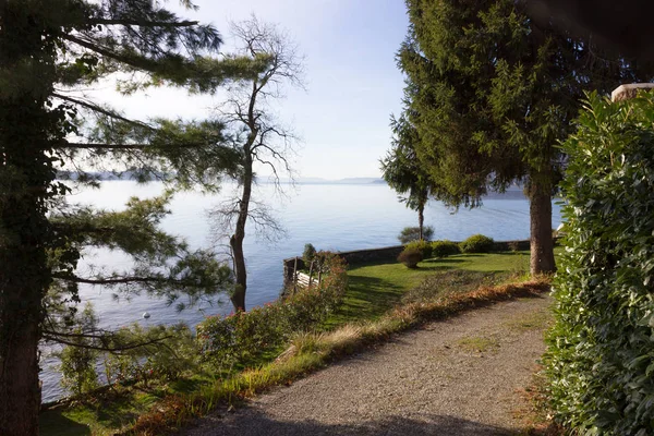 Lago Edifici Paesaggio Primavera — Foto Stock