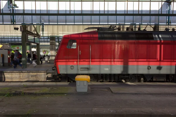 Архітектура Вокзалу Люди Поспішають Деталі Типові Поїзда — стокове фото
