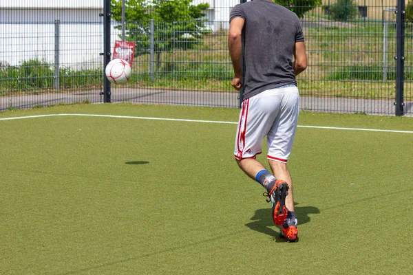 Jogador Amador Futebol Dia Ensolarado Sul Alemanha — Fotografia de Stock