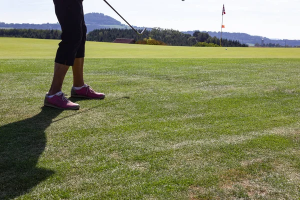 Jugar Golf Día Verano Césped Verde Campo Del Sur Alemania —  Fotos de Stock