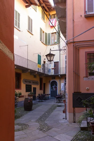 ファサード サウゼ ドゥルクスでイタリアのティチーノ州のロマンチックな街 — ストック写真