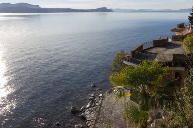 göl, bina ve manzara bahar