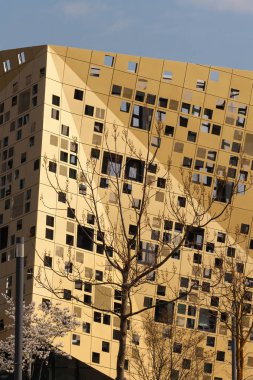 Güney Almanya tarihi bir şehir karışık çerçeve cepheler ve altın kaplama modern mimari