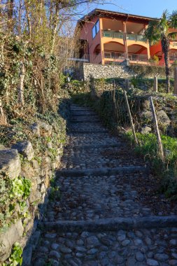 piedmont köy ve göl lago maggiore güzel manzaraya