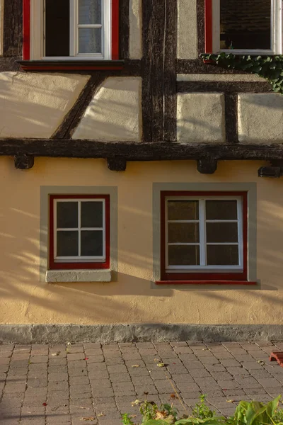 Charpente Façade Avec Volets Par Matin Été Ensoleillé Allemagne Sud — Photo