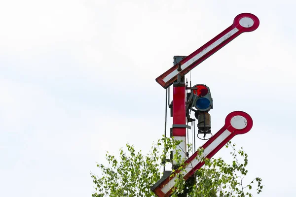 Sinal Tráfego Trem Dia Ensolarado Primavera — Fotografia de Stock