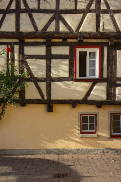 Fond Architectural Sur Matinée Ensoleillée Été Dans Ville Sud Allemagne — Photo