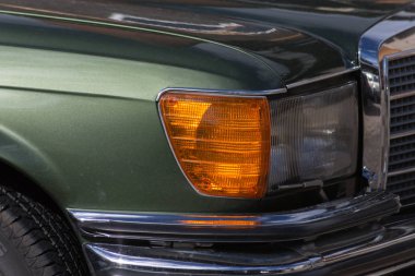 Haziran ayında Güney Almanya çok güneşli bir günde 1980 otomobil özetleri konusuna bakın.