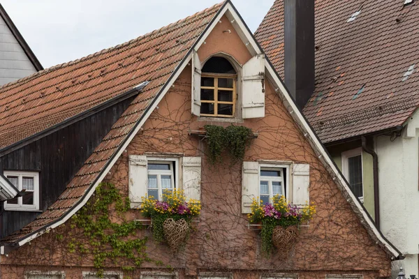 Einer Süddeutschen Stadt Holzrahmen Und Details Wie Bunte Vögel Auf — Stockfoto