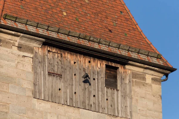 Bardzo Słoneczny Dzień Czerwcu Południowych Niemczech Widzisz Windows Elewacji Części — Zdjęcie stockowe