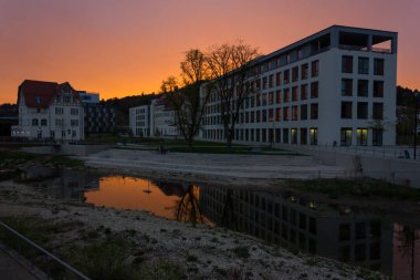 Bina cephe günbatımı zamanında, Almanya.