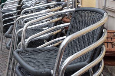 Yağmurlu bir gün yığılmış koltuklarda Güney Almanya görünümünü.