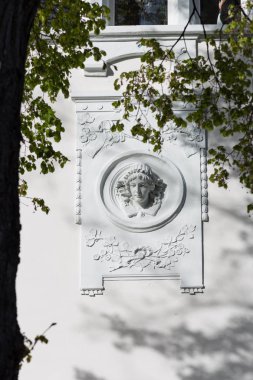 bir bahar gününde Güney Alman tarihi şehir balkon ve çitler ve heykeller binaların içinde