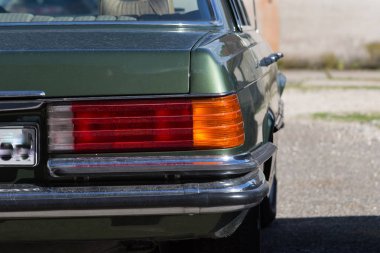 Haziran ayında Güney Almanya çok güneşli bir günde 1980 otomobil özetleri konusuna bakın.