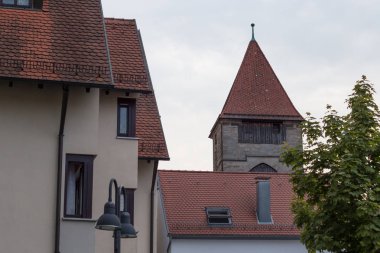 Güney Alman tarihi şehir cepheler ayrıntılı süsler ve rakamlar ile zaman formu 1900 büyüleyici romantik manzaraya bugüne kadar açıklanmaktadır