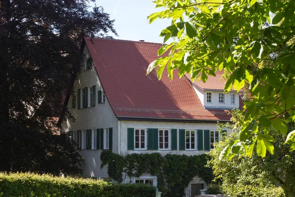 Día Muy Soleado Junio Sur Alemania Ven Casas Rurales Fachadas —  Fotos de Stock