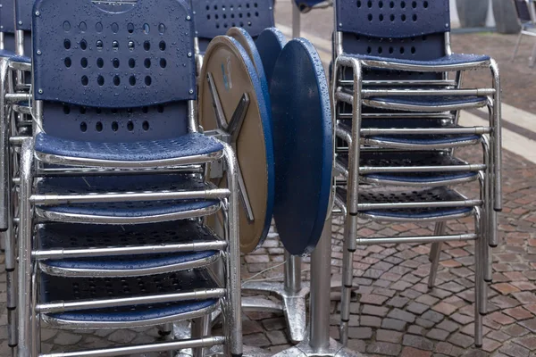 Vista Cadeiras Empilhadas Dia Chuvoso Sul Alemanha — Fotografia de Stock