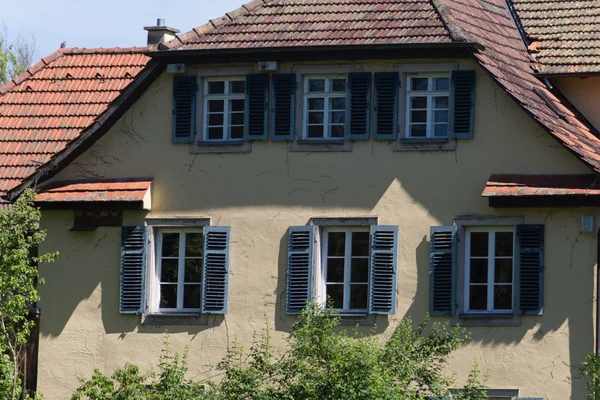 Einem Sonnigen Junitag Süddeutschland Sieht Man Ländliche Häuser Und Fassaden — Stockfoto