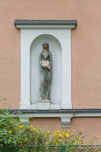 Jih Německé Historické Fasády Jeho Detailní Ornamenty Postavy Popisují Fascinující — Stock fotografie