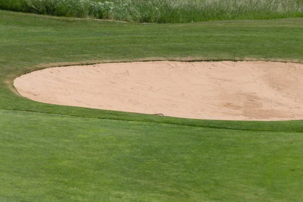 화창한 독일에서 당신이 있으며 플래그 선수와 Golfplace의 주위에 방법을 — 스톡 사진