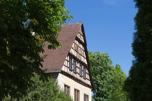 Día Muy Soleado Junio Sur Alemania Ven Casas Rurales Fachadas —  Fotos de Stock