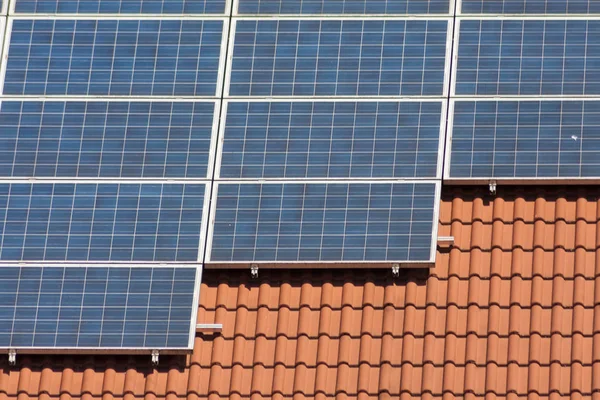 Panele Słoneczne Dachu Domu Południowych Niemczech — Zdjęcie stockowe