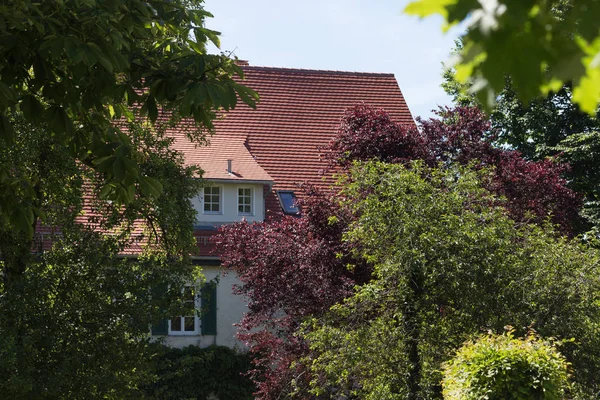 Einem Sonnigen Junitag Süddeutschland Sieht Man Ländliche Häuser Und Fassaden — Stockfoto