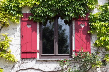 Sen görmek detayları ve renkleri yazlık ülke binaları ve sokakları vintage dekorasyon ile Haziran ayında Güney Almanya çok güneşli bir günde