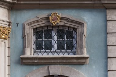 Güney Almanya cepheler ve heykeller ve bina ve kilise ayrıntılı süsler içinde bir şehir