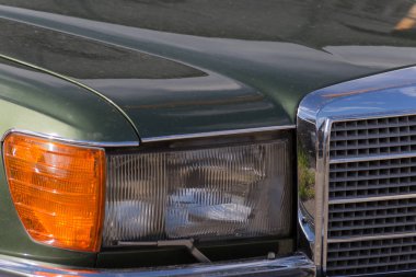 Haziran ayında Güney Almanya çok güneşli bir günde 1980 otomobil özetleri konusuna bakın.