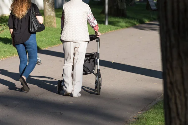 Nagyon Napos Dél Németország Júniusban Látsz Rollator Vezető Cég Már — Stock Fotó