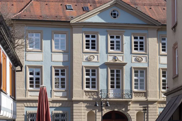 Einem Frühlingstag Der Historischen Stadt Süddeutschland Blick Auf Balkon Und — Stockfoto