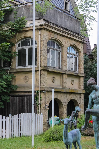古老的门面与门窗或装饰品在德国南部历史名城慕尼黑和斯图加特附近的建筑物 — 图库照片
