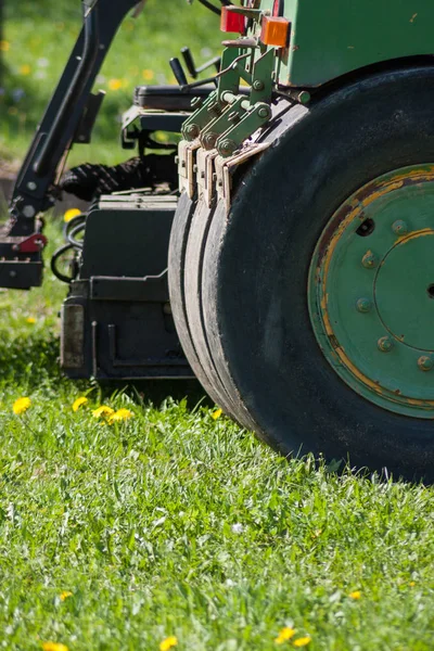 Baumaschinen Auf Dem Grünen Rasen Deutschland — Stockfoto