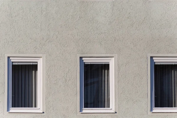 Día Muy Soleado Junio Sur Alemania Ven Las Fachadas Ventanas — Foto de Stock