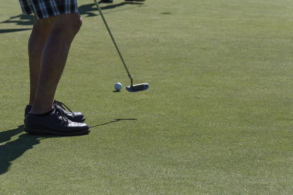 Día Muy Soleado Junio Sur Alemania Ven Campos Golf Con —  Fotos de Stock