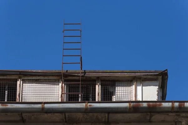 Einem Sonnigen Junitag Süddeutschland Sieht Man Ältere Architektur Eines Stillgelegten — Stockfoto